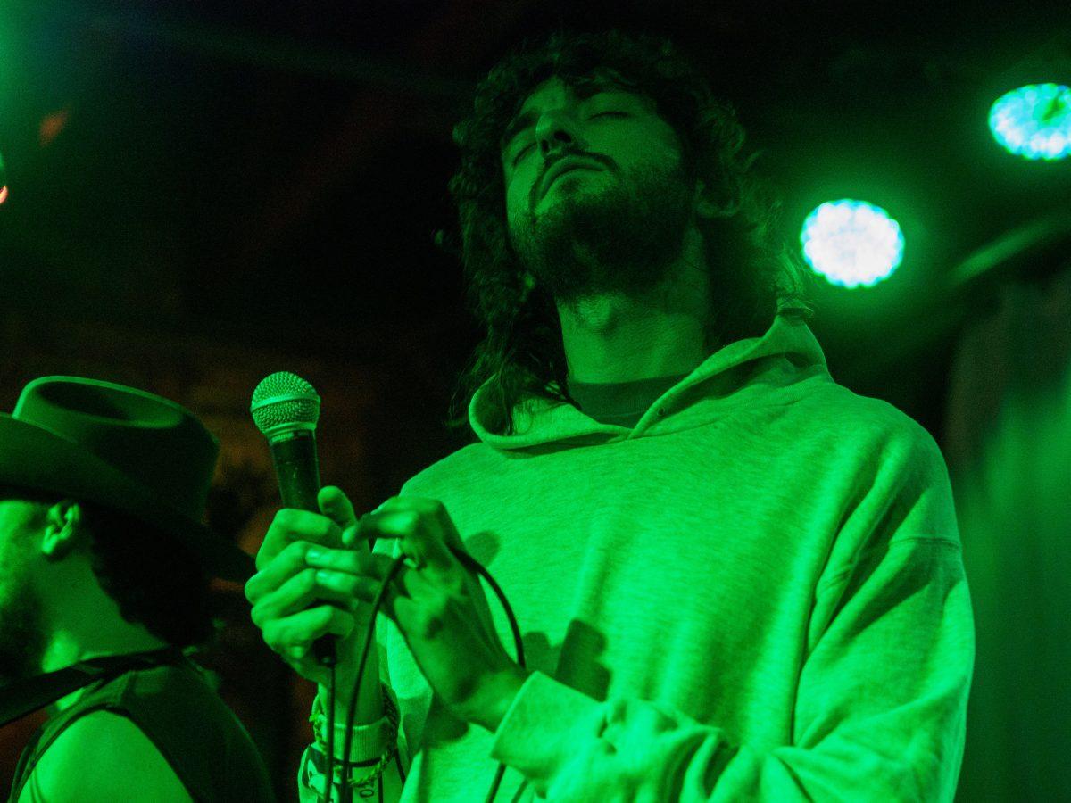 Sam Buck at Three Link on 4/6/18 photos by Roman Soriano