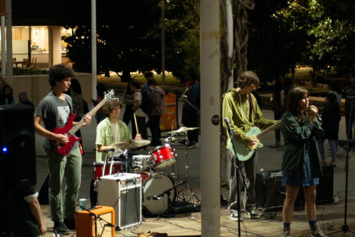 Pseudo Stereo 2023