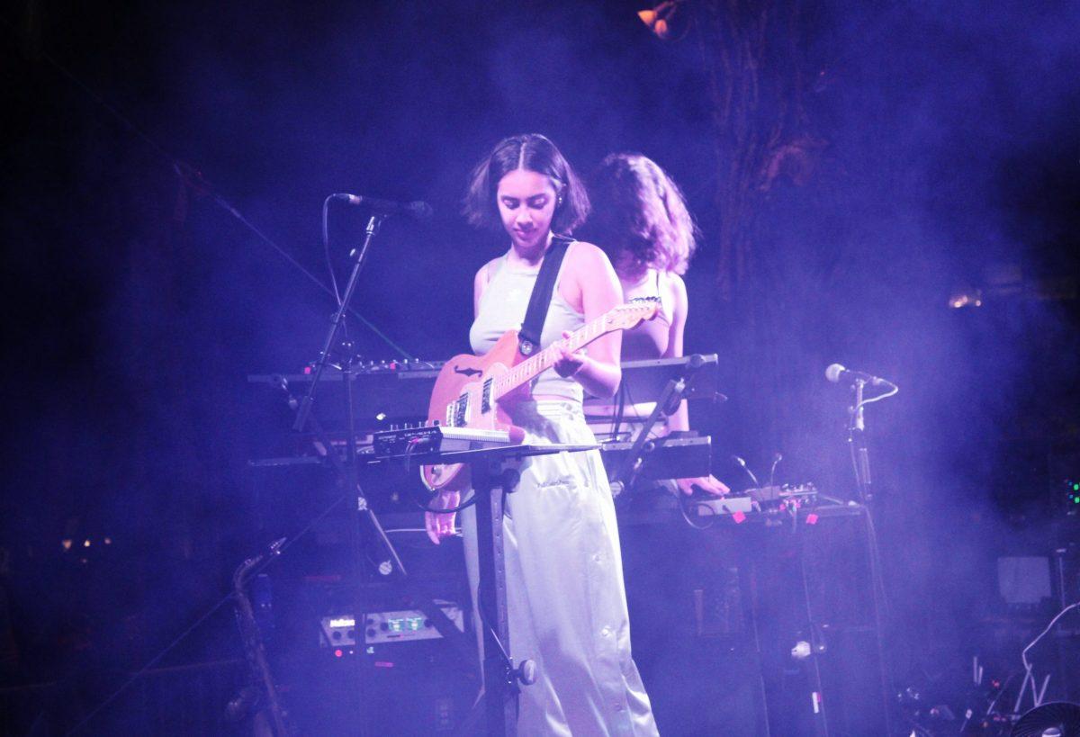 Crumb and AMAMA, Live